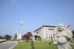 走进历史，，，，，感受名人魅力|品味名人雕塑的奇异韵味