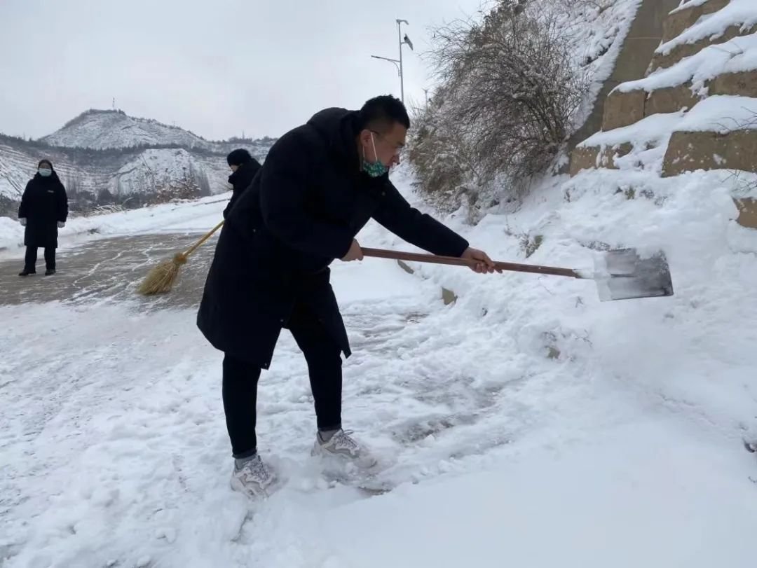 新春佳节的温暖守护 | 鸿运国际以行动誊写责任，，，，，拾金不昧照亮人心