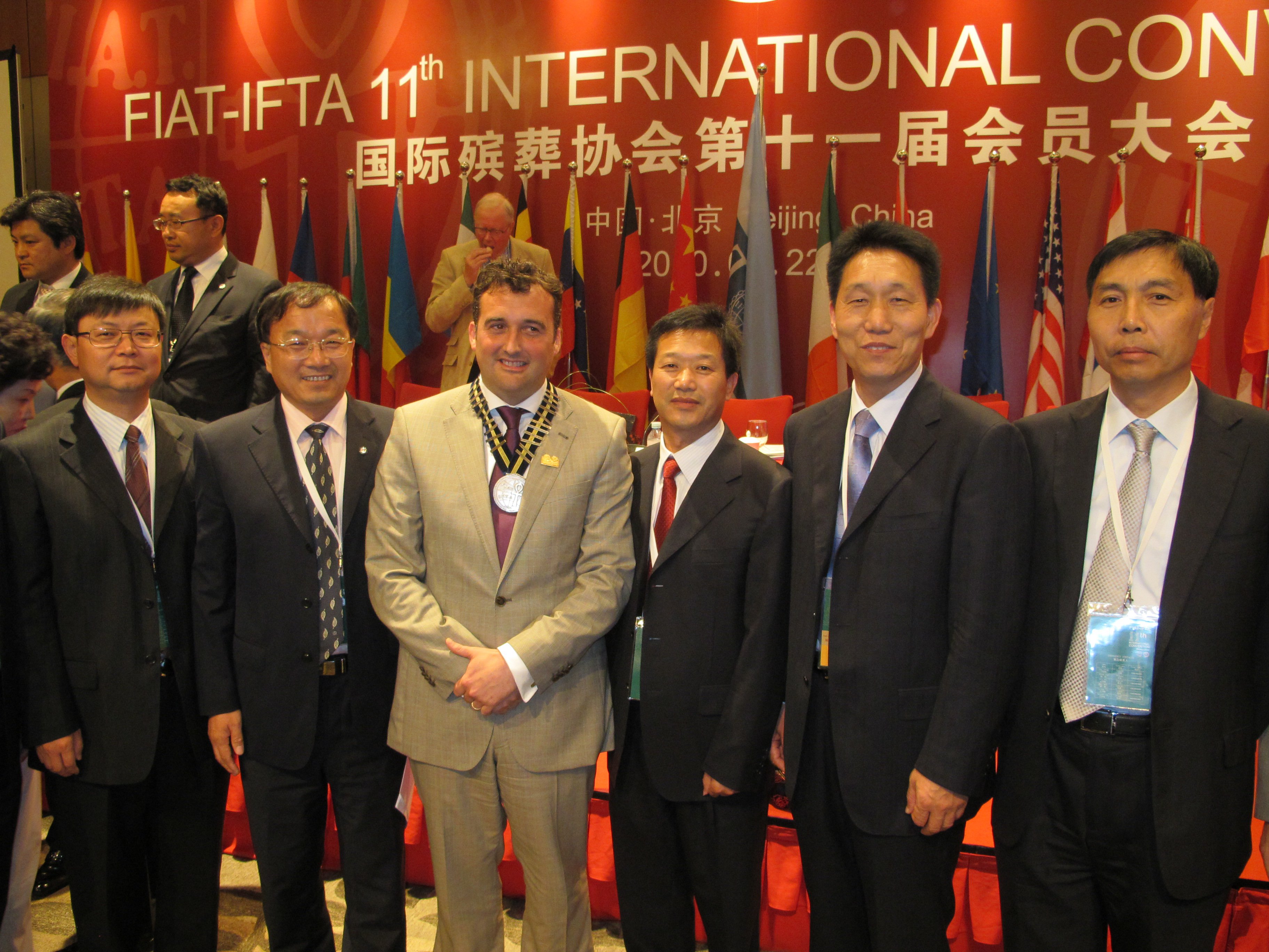 鸿运国际集团：以古板为基，，，立异为翼，，，遨游国际殡葬舞台